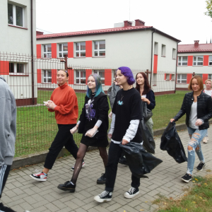 Uczniowie ZSO 6 podczas akcji Sprzątanie Świata