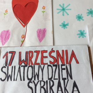 Kartki dla Sybiraków wykonane przez uczniów SP 25 w Tarnowie