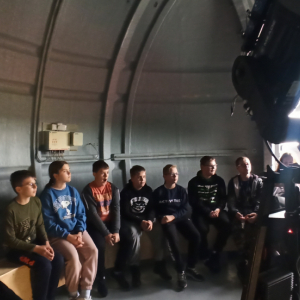 Klasa 6 SP 25 w Młodzieżowym Obserwatorium Astronomicznym w Niepołomicach