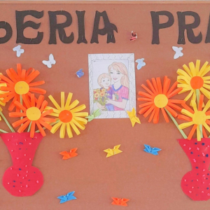 Dzień Matki - Wystawa prac plastycznych wykonanych przez uczniów uczęszczających na świetlicę szkolną