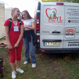 Uczniowie z ZSO6 w Tarnowie podczas miejskiego pikniku Dzień Babiego Lata