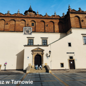 Uczniowie z klasy 4b podczas spaceru po Tarnowie