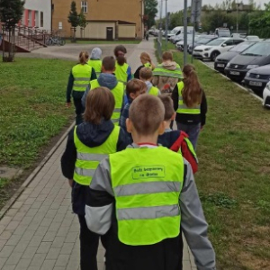 Klasa 5a podczas zajęć rozwijających kreatywność w terenie