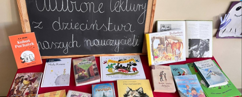 "Ulubione lektury z dzieciństwa naszych nauczycieli" - wystawa w klasie 2 SP