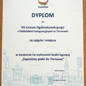 Dyplom dla XX LO za I miejsce w konkursie "Zaprośmy ptaki do Tarnowa"