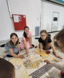 Klasa 4a na zajęciach sportowo - rekreacyjnych na terenie Areny Jaskółka