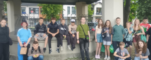 Uczniowie klasy 5 i 7a na wycieczce w Piwnicznej