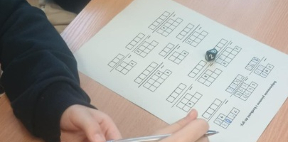 Odejmowanie pisemne w klasie czwartej – lekcja w ramach innowacji "Matematyka w kostkę"