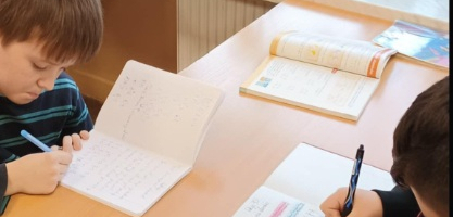 Porównywanie ułamków- lekcja w klasie 5. z cyklu „Matematyka w kostkę”