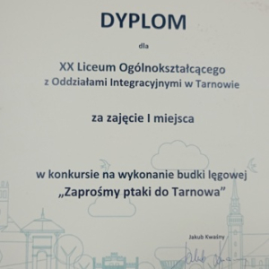 Dyplom dla XX LO za I miejsce w konkursie na wykonanie budki lęgowej "Zaprośmy ptaki do Tarnowa"