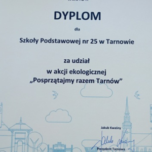Dyplom dla SP 25 za udział w akcji ekologicznej "Posprzątajmy razem Tarnów"