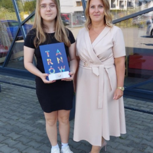 Prymus Tarnowa 2025 - Lena Machalska z Dyrektorem naszej szkoły panią Katarzyną Ogielą