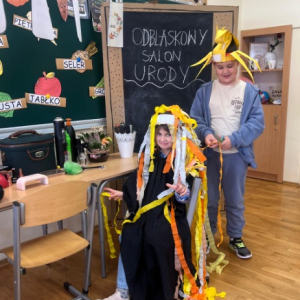 Odblaskowy salon urody w klasie 2b