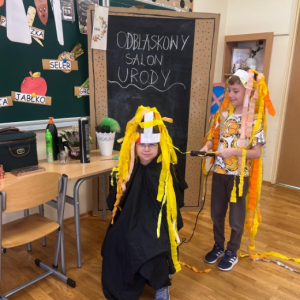 Odblaskowy salon urody w klasie 2b