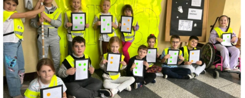 "Noś odblaski" w języku Braille'a