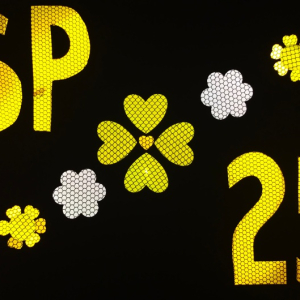 Drugi plakat klasy 8b promujący noszenie odblasków