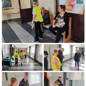 Uczniowie z klasy 4 rozdają seniorom ulotki o bezpieczeństwie na drodze - kolaż zdjęć