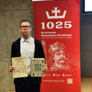 Kacper Mróz z dyplomem i nagrodą