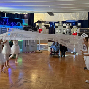 Dzień Babci i Dziadka - dzieci podczas występu