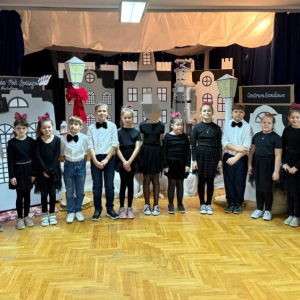 Dzień Babci i Dziadka - dzieci podczas występu