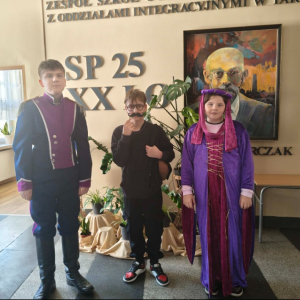 Obchody 696 rocznicy lokacji Tarnowa - nasi uczniowie w strojach historycznych w szkole