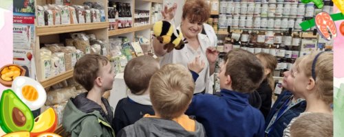 Klasa 1b w sklepie ze zdrową żywnością "Pszczółka"