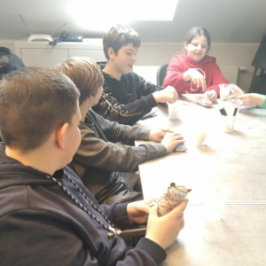 Uczniowie z klasy szóstej na warsztatach historycznych