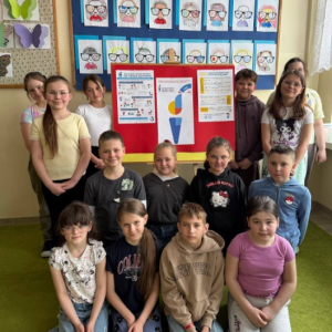 Niebieskie okulary w klasie 3