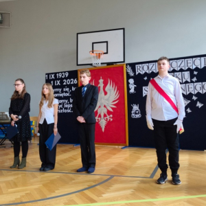 Uroczystość rozpoczęcia roku szkolnego - występ klasy 2 LO