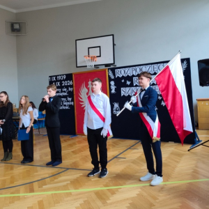 Uroczystość rozpoczęcia roku szkolnego - występ klasy 2 LO