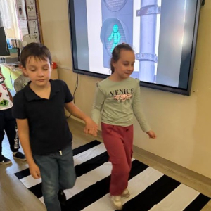 Zajęcia edukacji wczesnoszkolnej w klasie 1a w ramach "Odblaskowej Szkoły"
