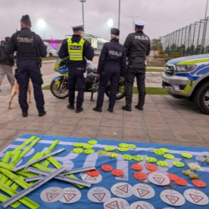 Stoisko SP25 z odblaskami przed meczem