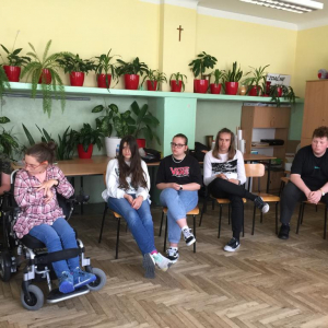 Uczniowie 1 LO zasłuchani w relację przeżyć z okresu zesłania na Syberię 1